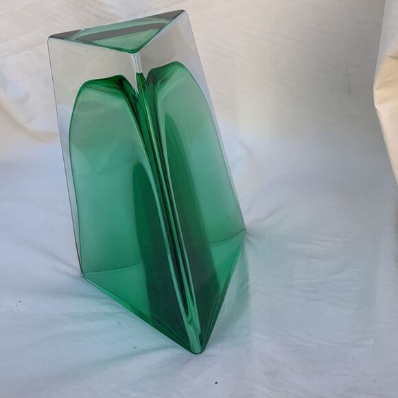 Mouth Blown Handcrafted In Poland Emerald Green Quality Heavy Triangle Vase - Picture 7 of 8